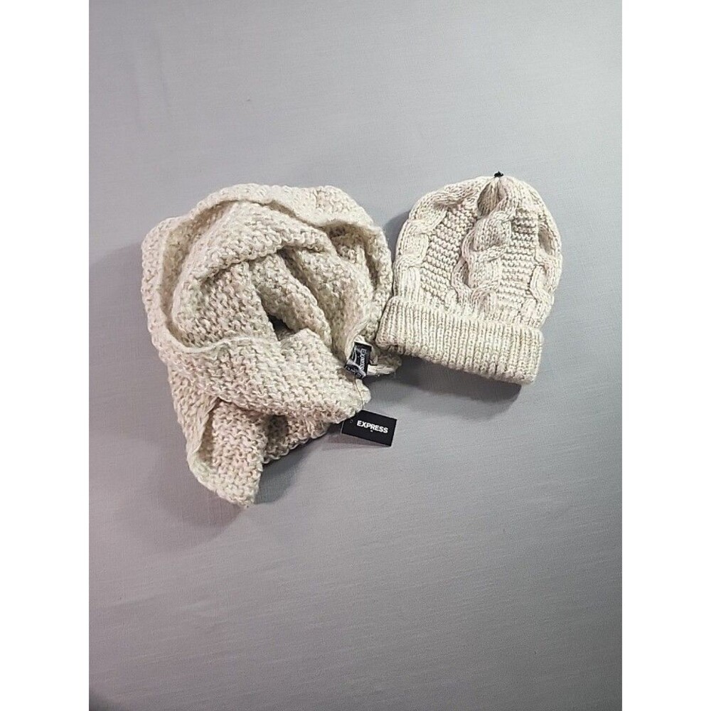 Express Hat And Infinite Scarf Ivoy and Gold One Size Brand New
